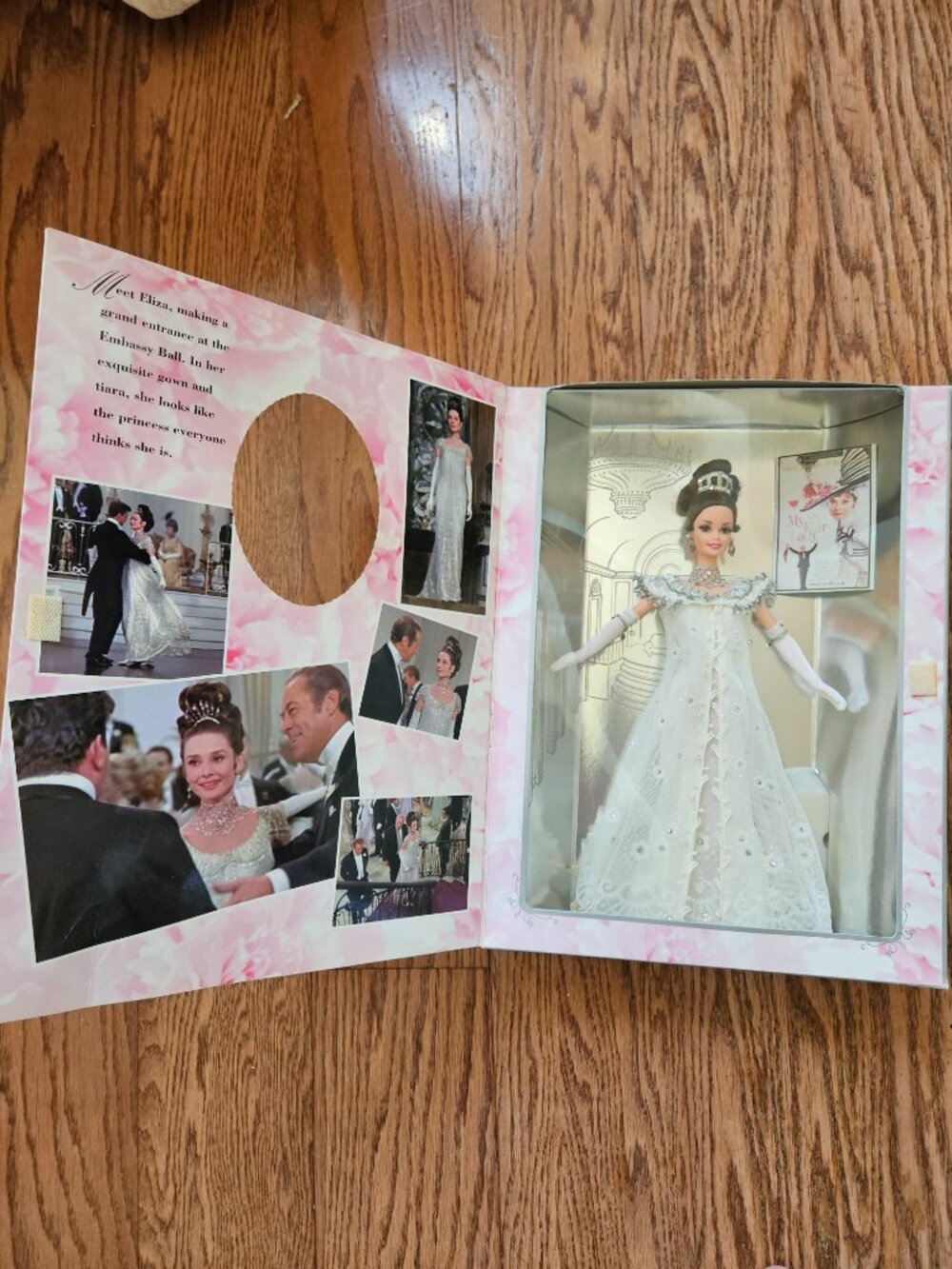 Barbie as Eliza Doolittle "Embassy Ball" - Picture 3 of 9